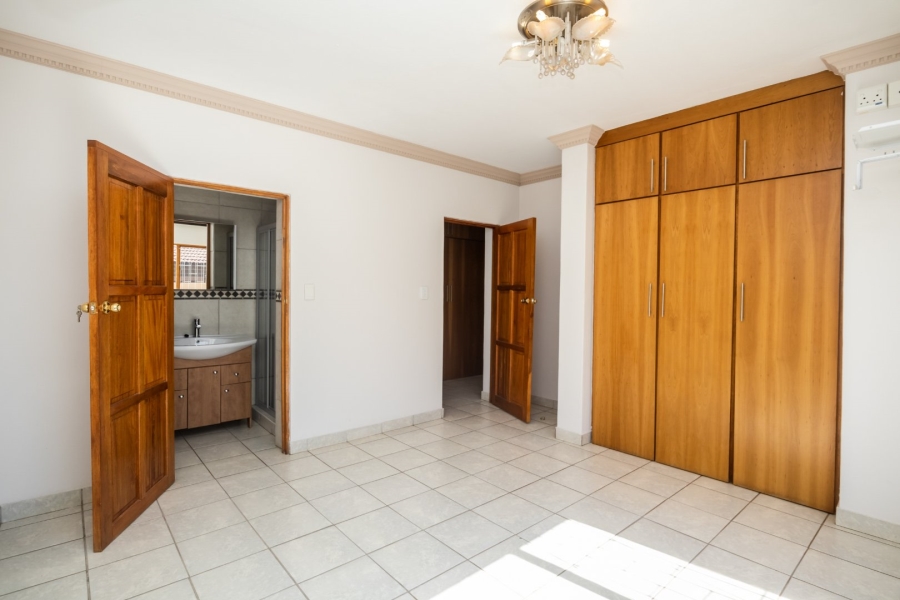 5 Bedroom Property for Sale in Birdwood Estate North West